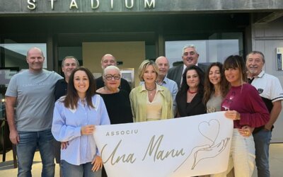 Remise d’un chèque de 1500 € à l’association UNA MANU